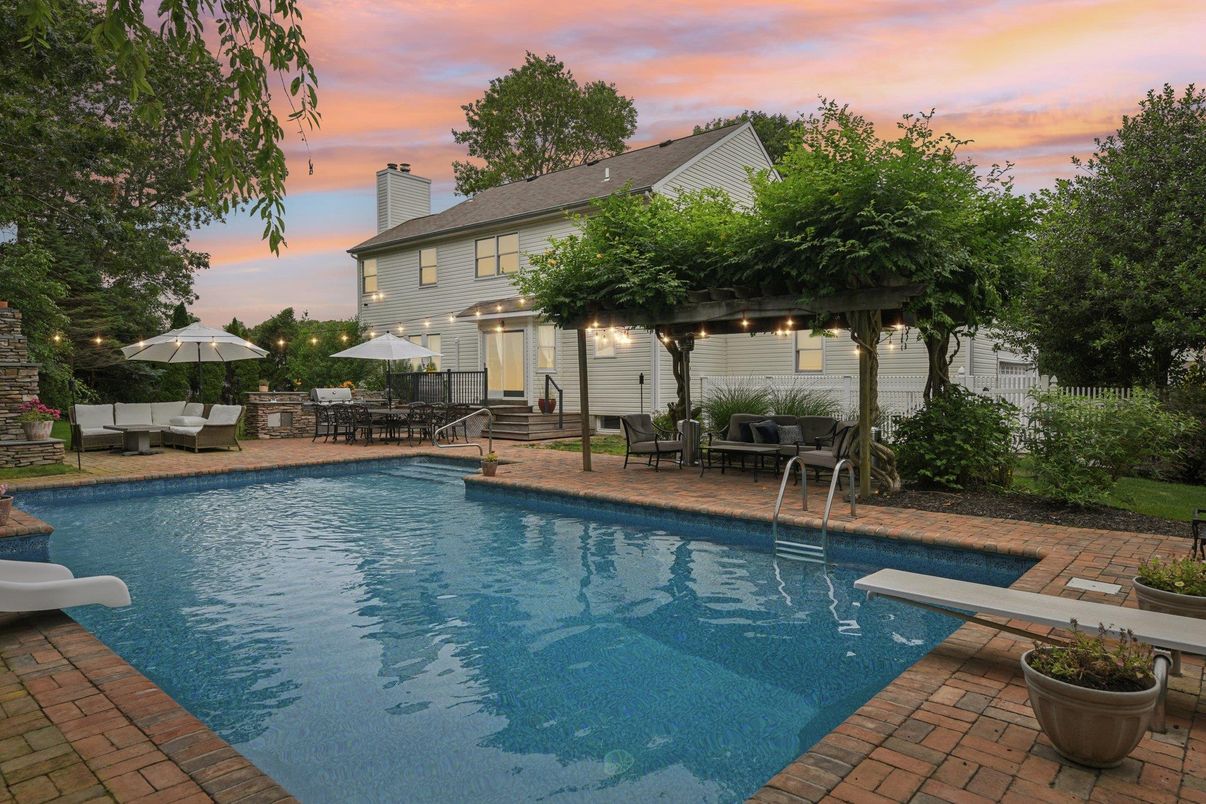 Exterior, Pool