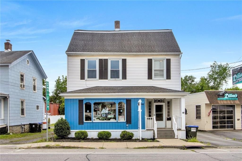 Attached, Exterior, Facade, American Foursquare