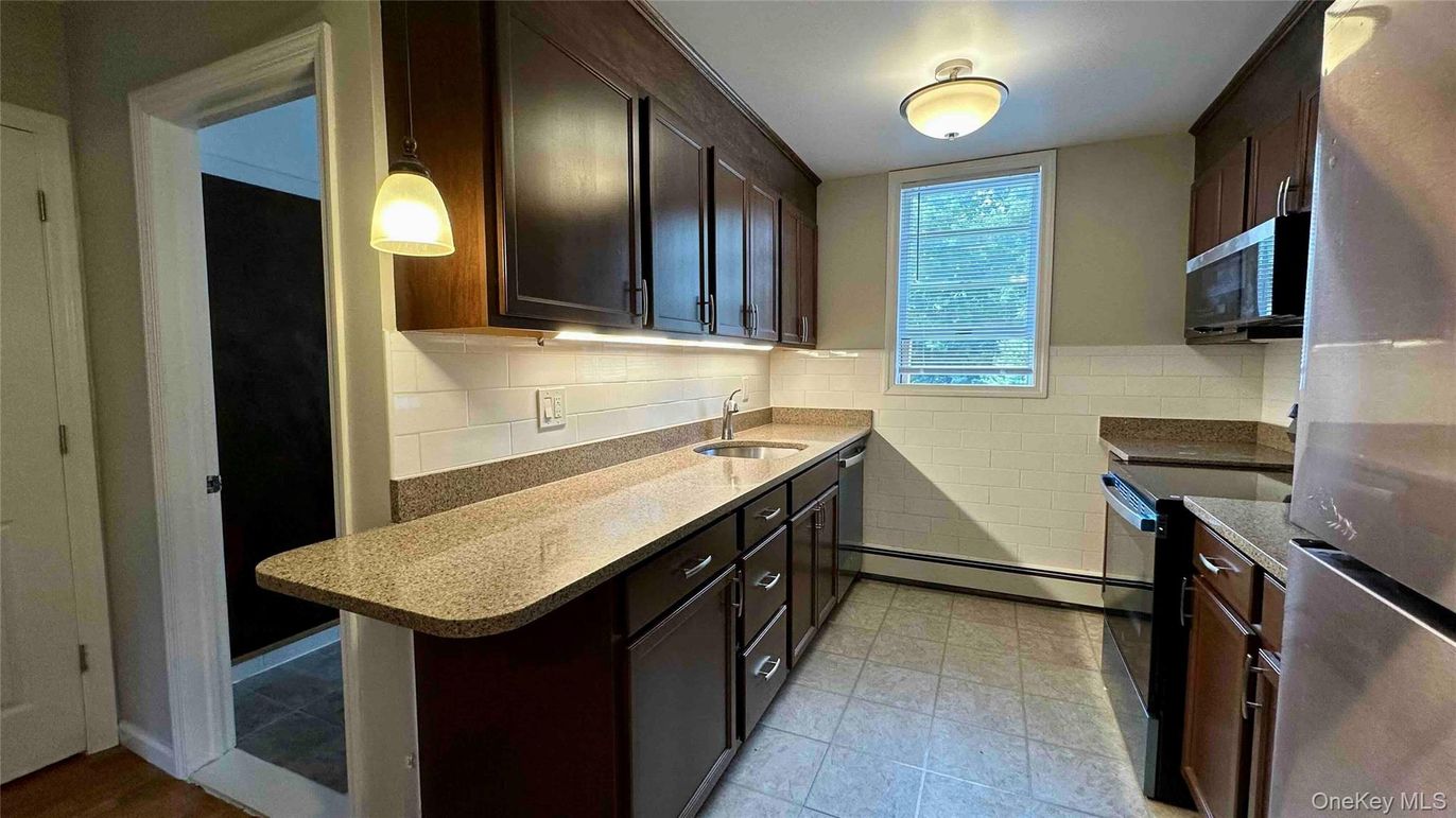 Interior, Kitchen, Pendant Lights, Stainless Steel Appliances