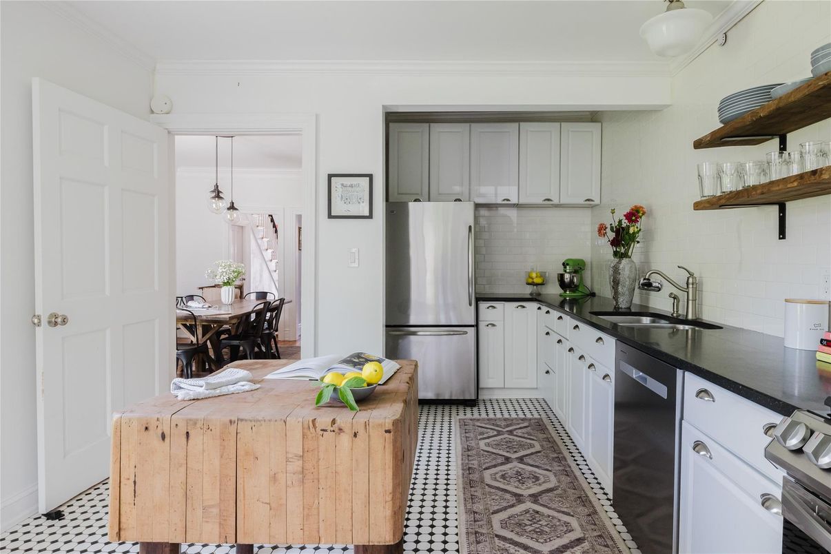 Dining room, Interior, Kitchen, Pendant Lights, Stainless Steel Appliances