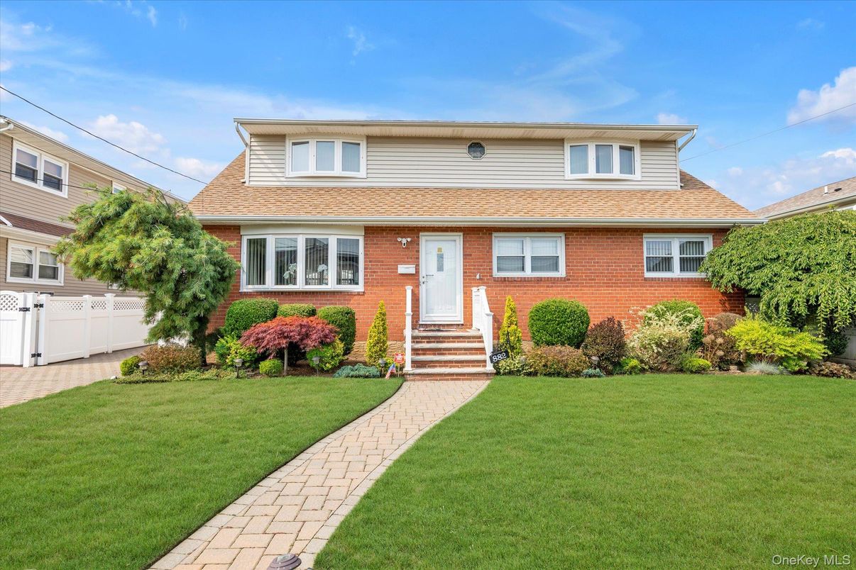 Exterior, Facade, Brick Facade, Split Level
