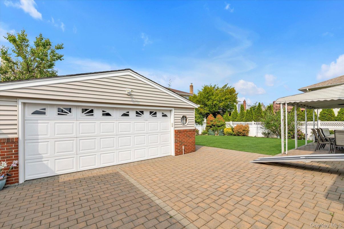 Detached Garage, Exterior