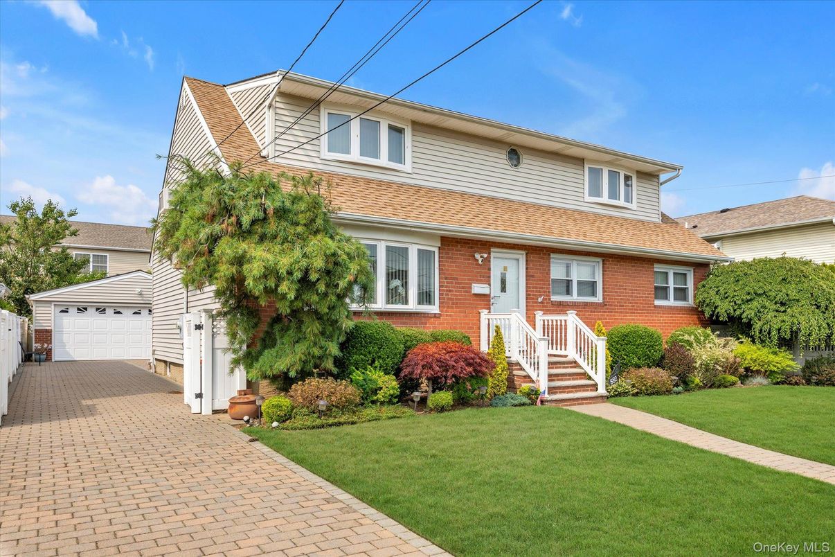 Detached Garage, Exterior, Facade, Brick Facade, American Foursquare