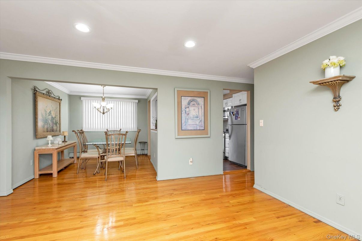 Chandelier, Dining room, Interior, Recessed Lighting, Wood Texture Flooring