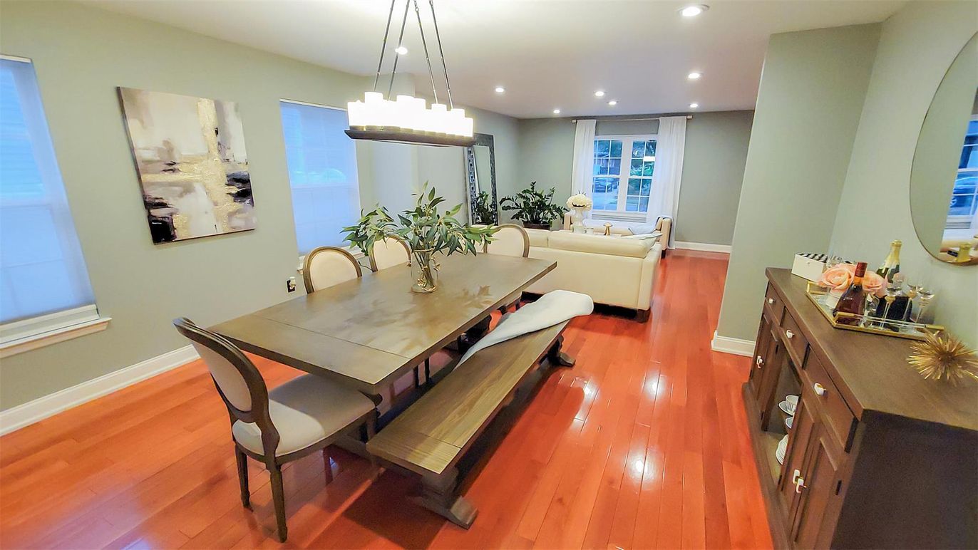Dining room, Interior, Living room, Pendant Lights, Recessed Lighting, Wood Texture Flooring