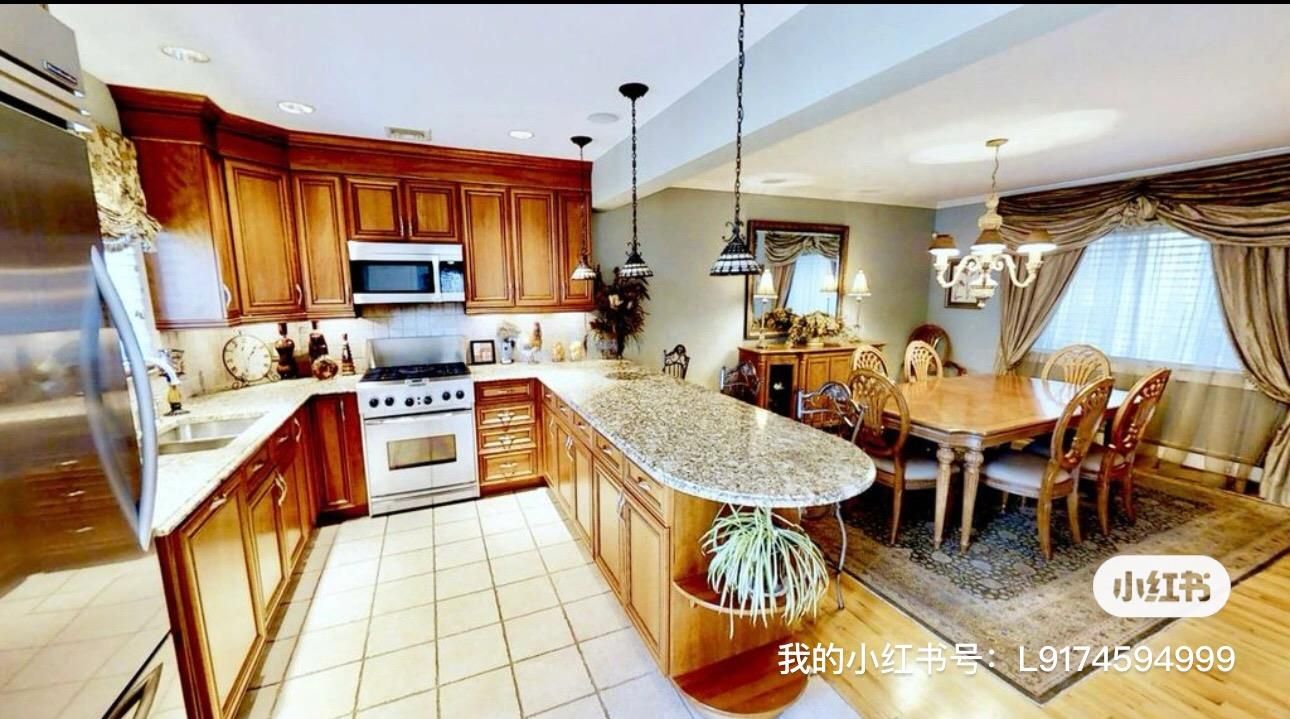 Chandelier, Dining room, Interior, Kitchen, Pendant Lights, Recessed Lighting, Stainless Steel Appliances, Wood Texture Flooring