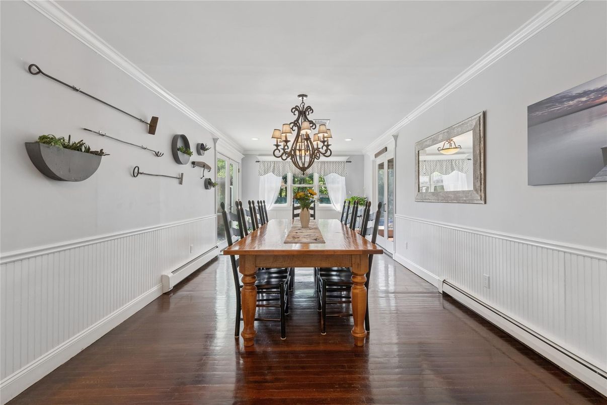 Chandelier, Dining room, Interior, Recessed Lighting, Wood Texture Flooring