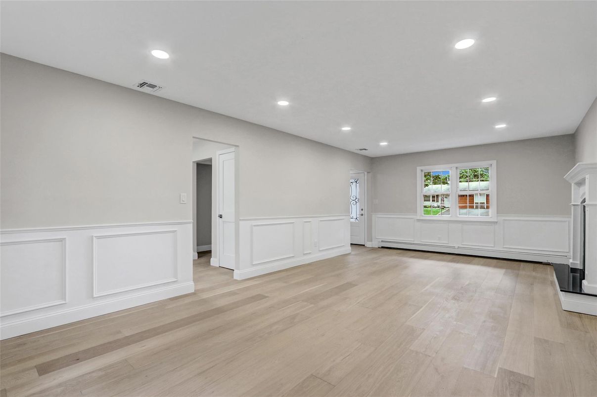 Empty room, Interior, Recessed Lighting, Wood Texture Flooring