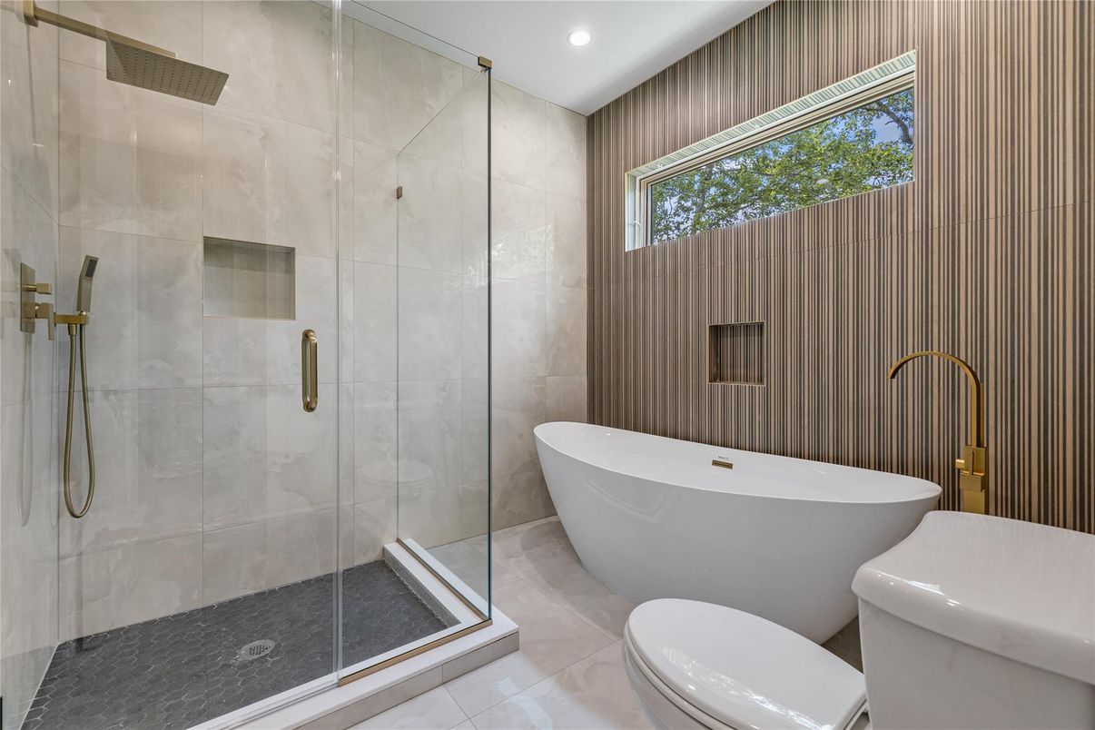 Bathroom, Free Standing Baths, Glass Shower, Interior, Recessed Lighting
