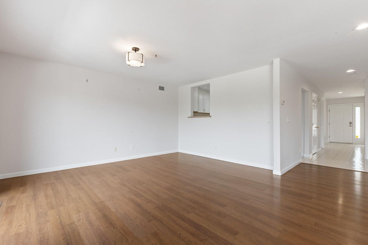 Empty room, Interior, Recessed Lighting, Wood Texture Flooring