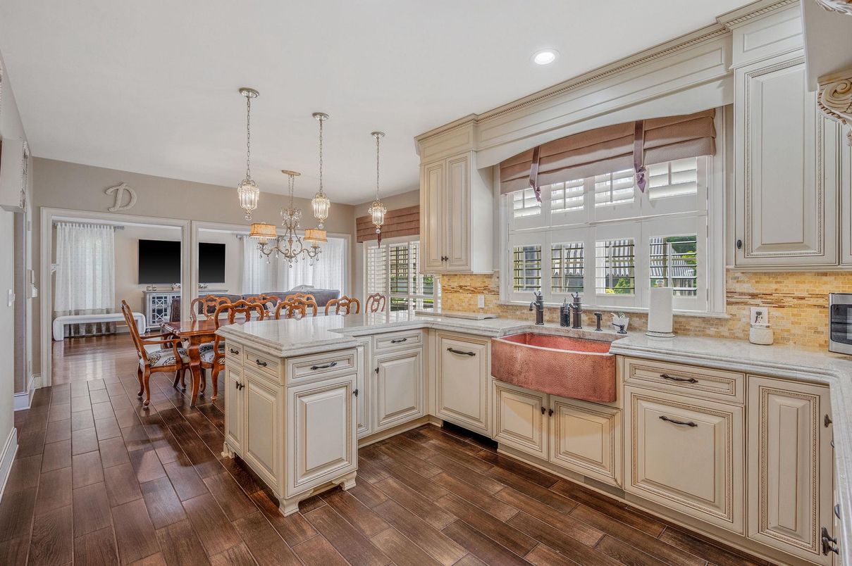 Dining room, Interior, Kitchen, Pendant Lights, Recessed Lighting, Wood Texture Flooring