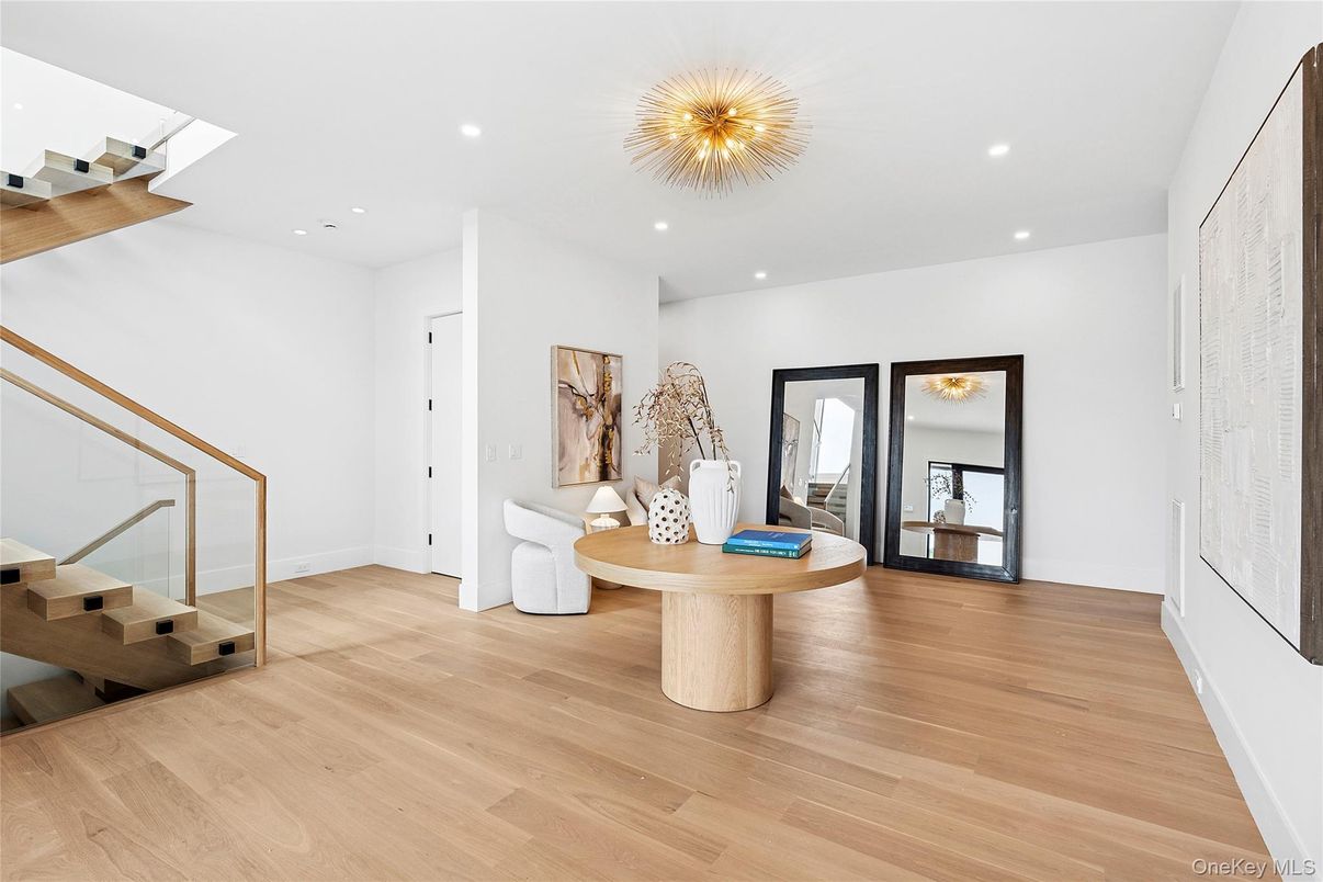 Interior, Recessed Lighting, Wood Texture Flooring
