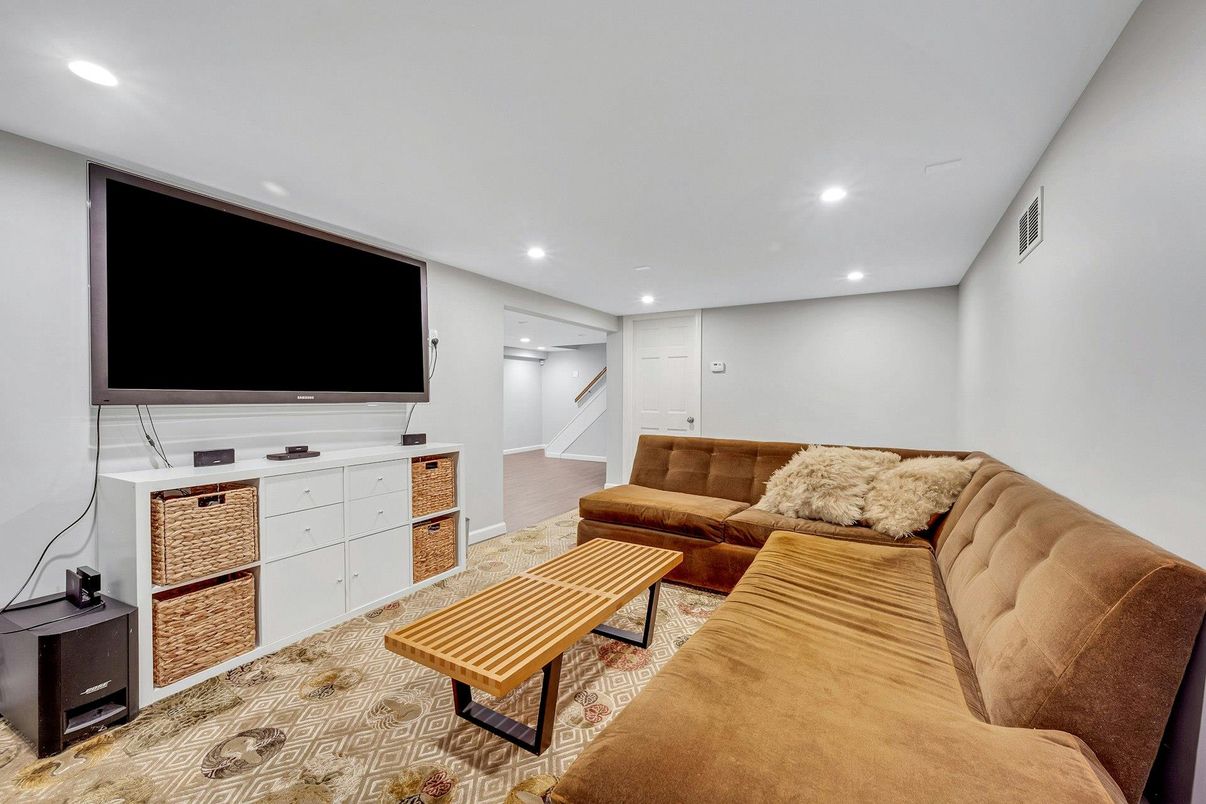 Interior, Living room, Recessed Lighting, Wood Texture Flooring