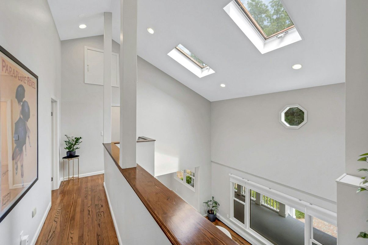 Interior, Recessed Lighting, Wood Texture Flooring