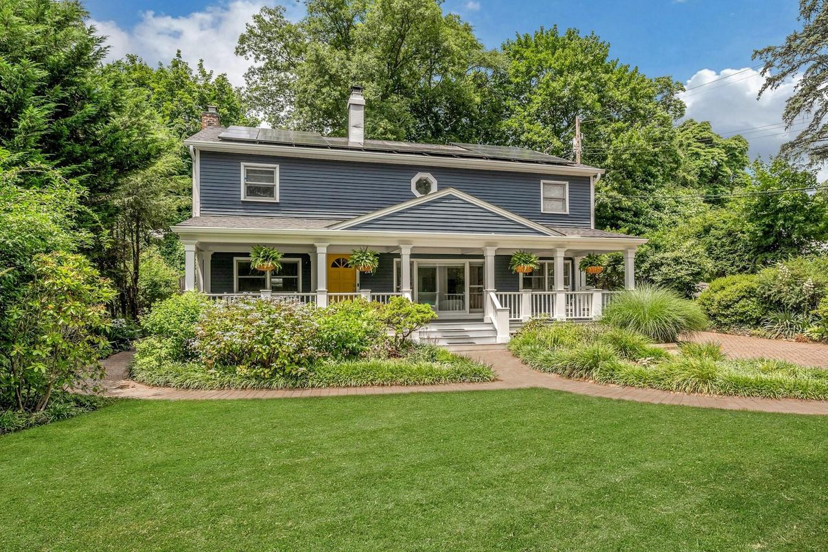Exterior, Facade, Solar Panels, American Foursquare