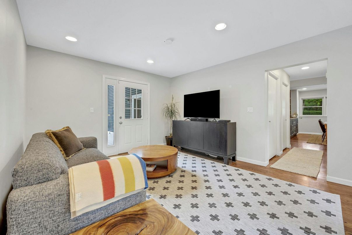 Interior, Living room, Recessed Lighting, Wood Texture Flooring