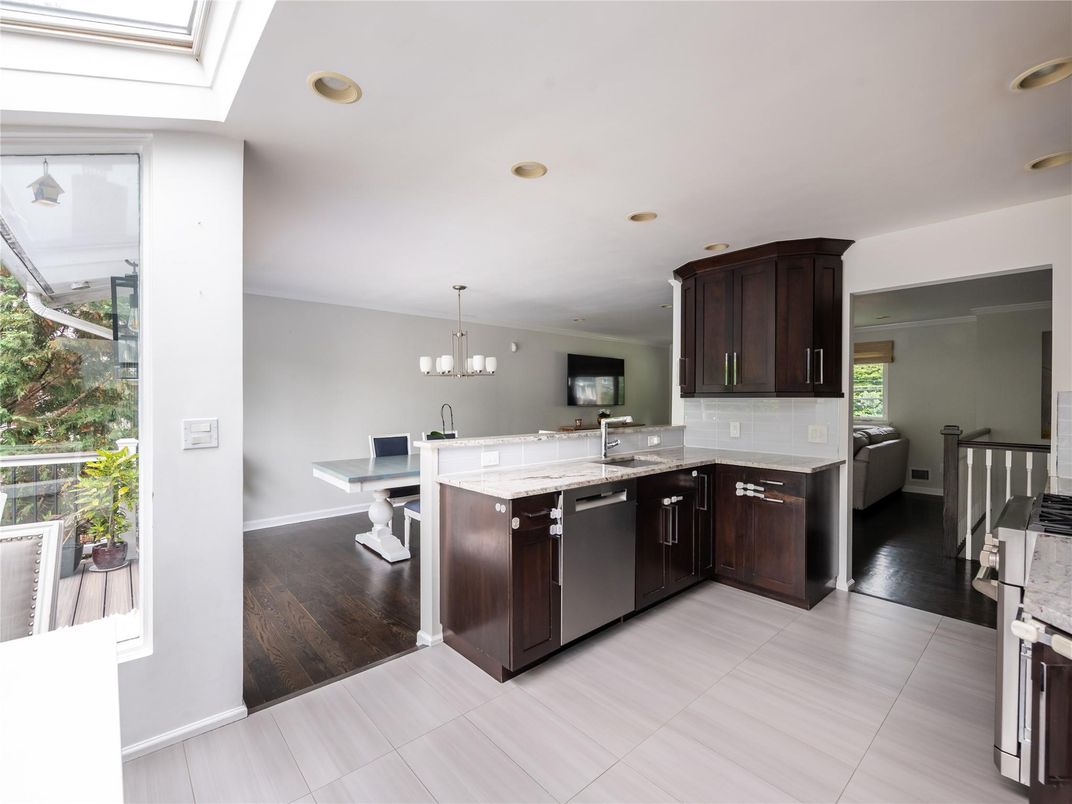 Chandelier, Dining room, Interior, Kitchen, Pendant Lights, Recessed Lighting, Wood Texture Flooring