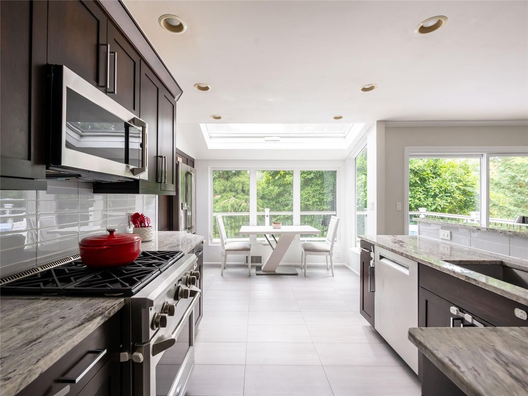Dining room, Interior, Kitchen, Recessed Lighting, Stainless Steel Appliances