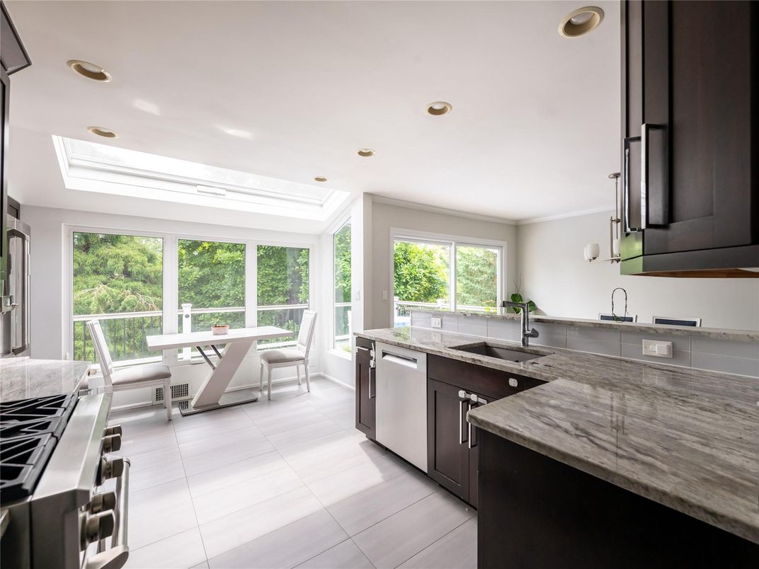 Dining room, Interior, Kitchen, Recessed Lighting, Stainless Steel Appliances