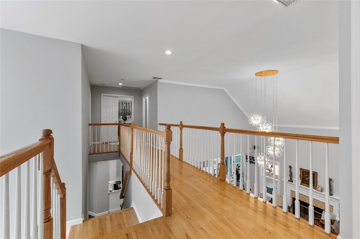 Interior, Pendant Lights, Recessed Lighting, Wood Texture Flooring