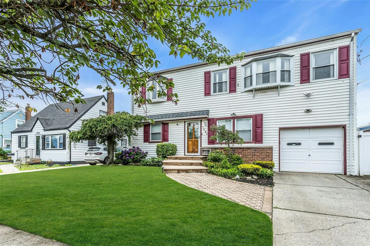 Attached, Exterior, Facade, Brick Facade, Cape Cod