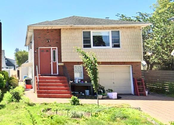 Attached, Exterior, Facade, Brick Facade, Raised Ranch
