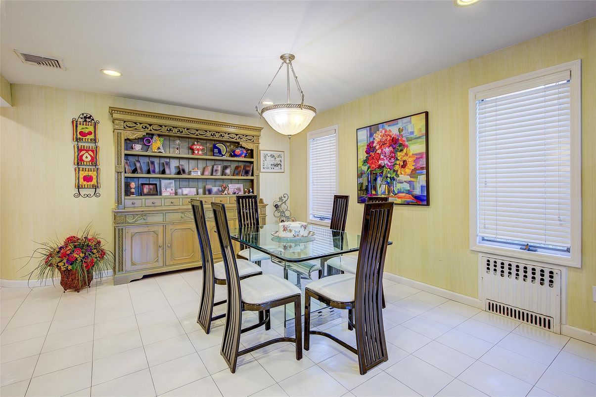 Dining room, Interior, Pendant Lights, Recessed Lighting