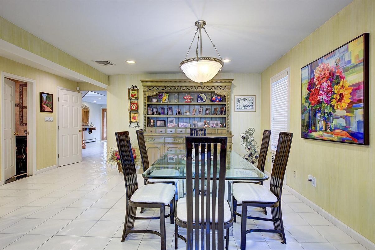 Dining room, Interior, Pendant Lights, Recessed Lighting