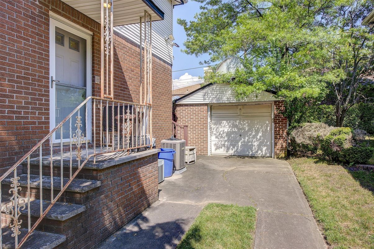 Detached Garage, Exterior