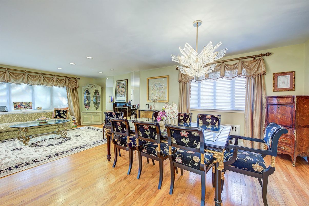 Chandelier, Dining room, Interior, Recessed Lighting, Wood Texture Flooring