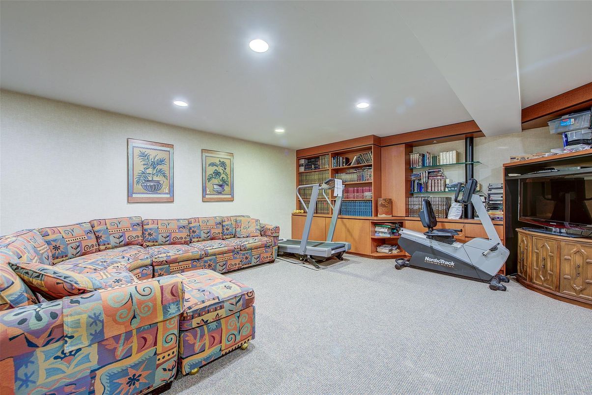 Fitness Equipment, Interior, Living room, Recessed Lighting