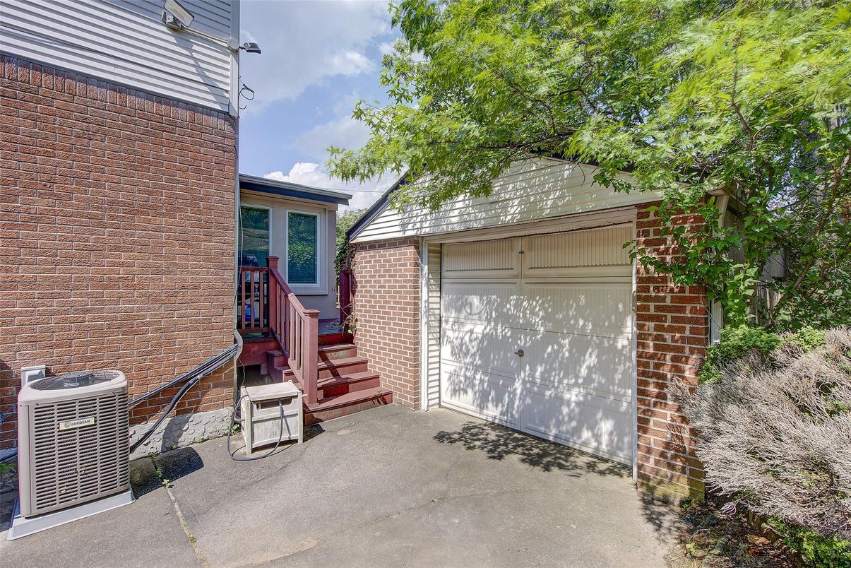 Detached Garage, Exterior