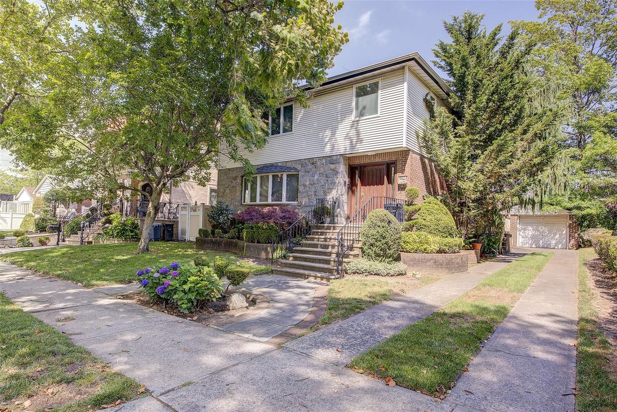 Detached Garage, Exterior, Facade, Brick Facade, American Foursquare