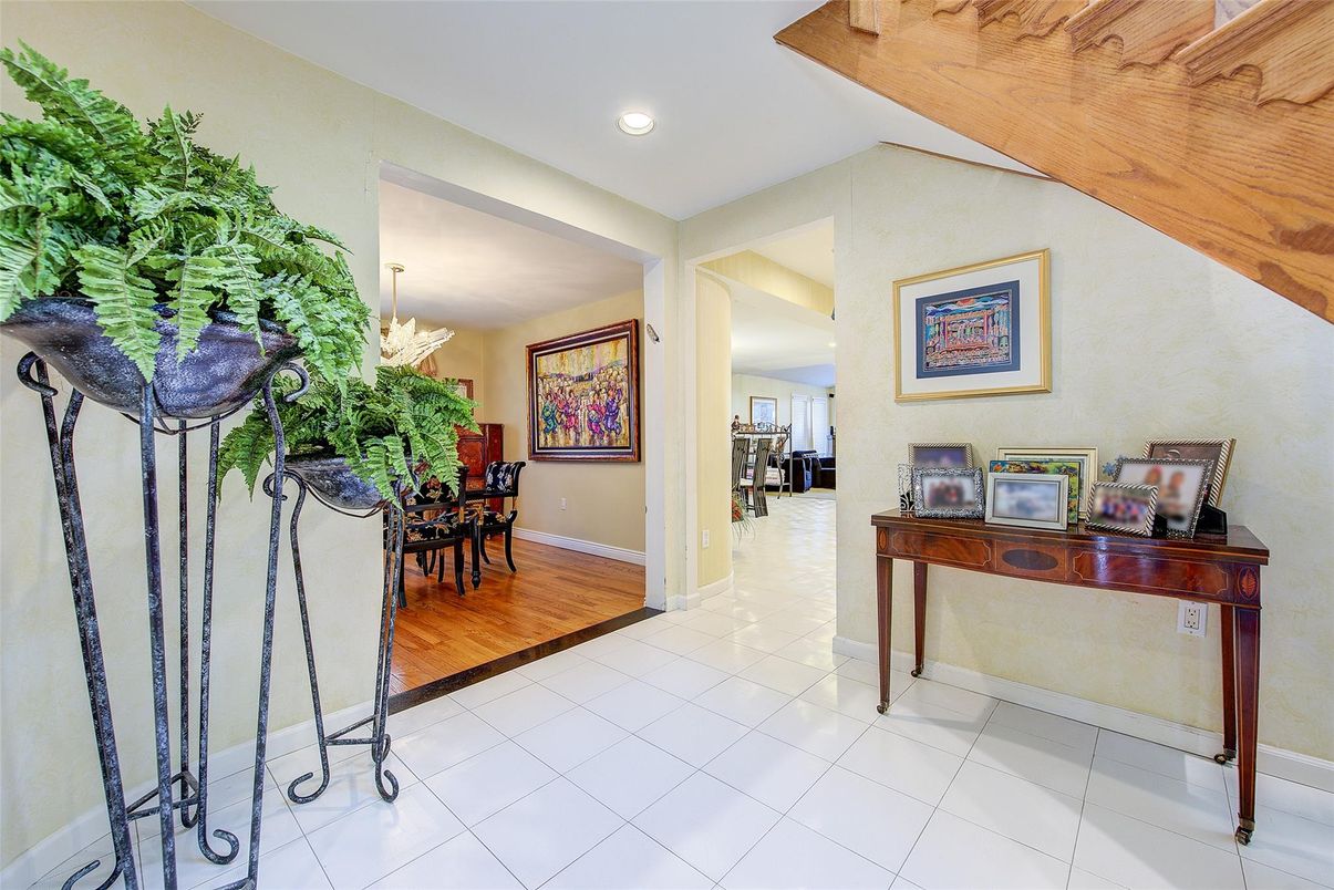 Chandelier, Dining room, Interior, Recessed Lighting, Wood Texture Flooring