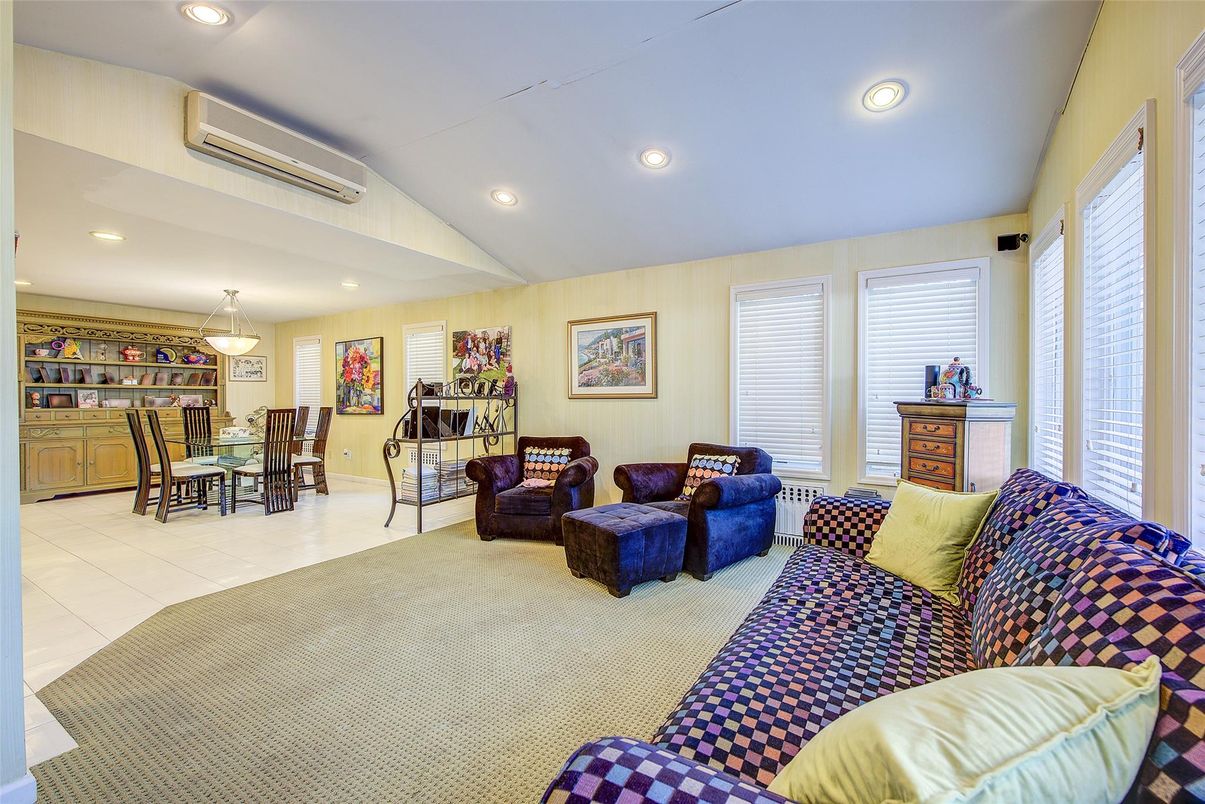 Dining room, Interior, Living room, Pendant Lights, Recessed Lighting