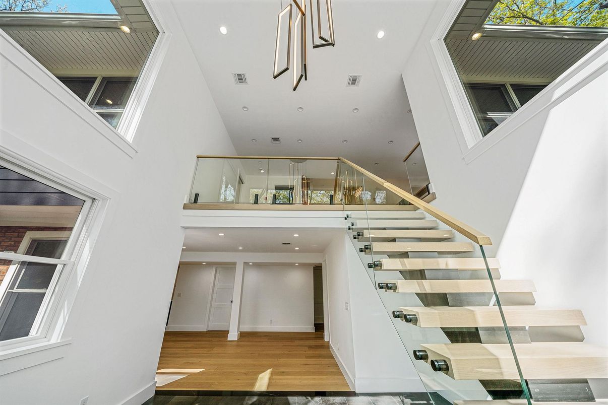 Interior, Recessed Lighting, Wood Texture Flooring