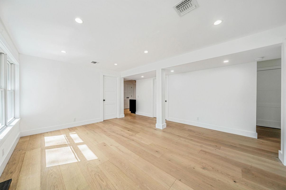 Empty room, Interior, Recessed Lighting, Wood Texture Flooring