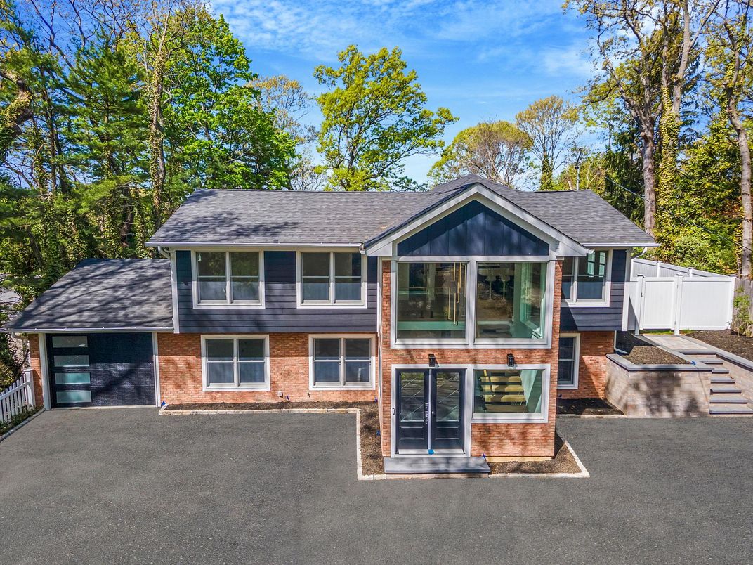 Attached, Exterior, Facade, Brick Facade, Raised Ranch