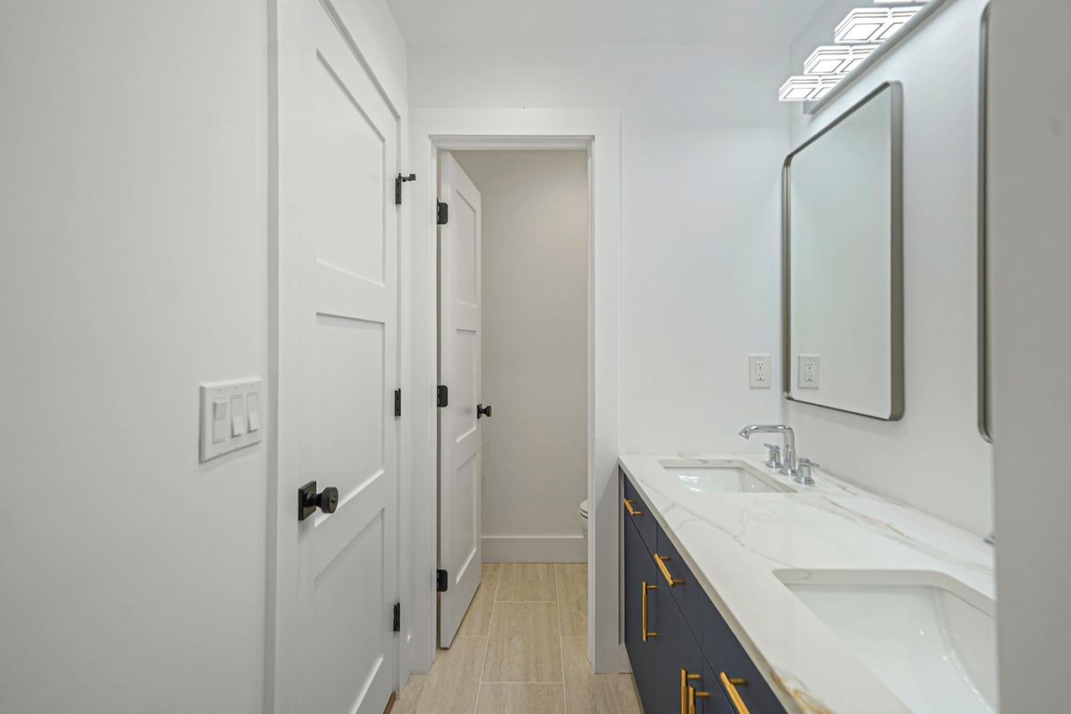 Bathroom, Dual Sink Vanities, Interior