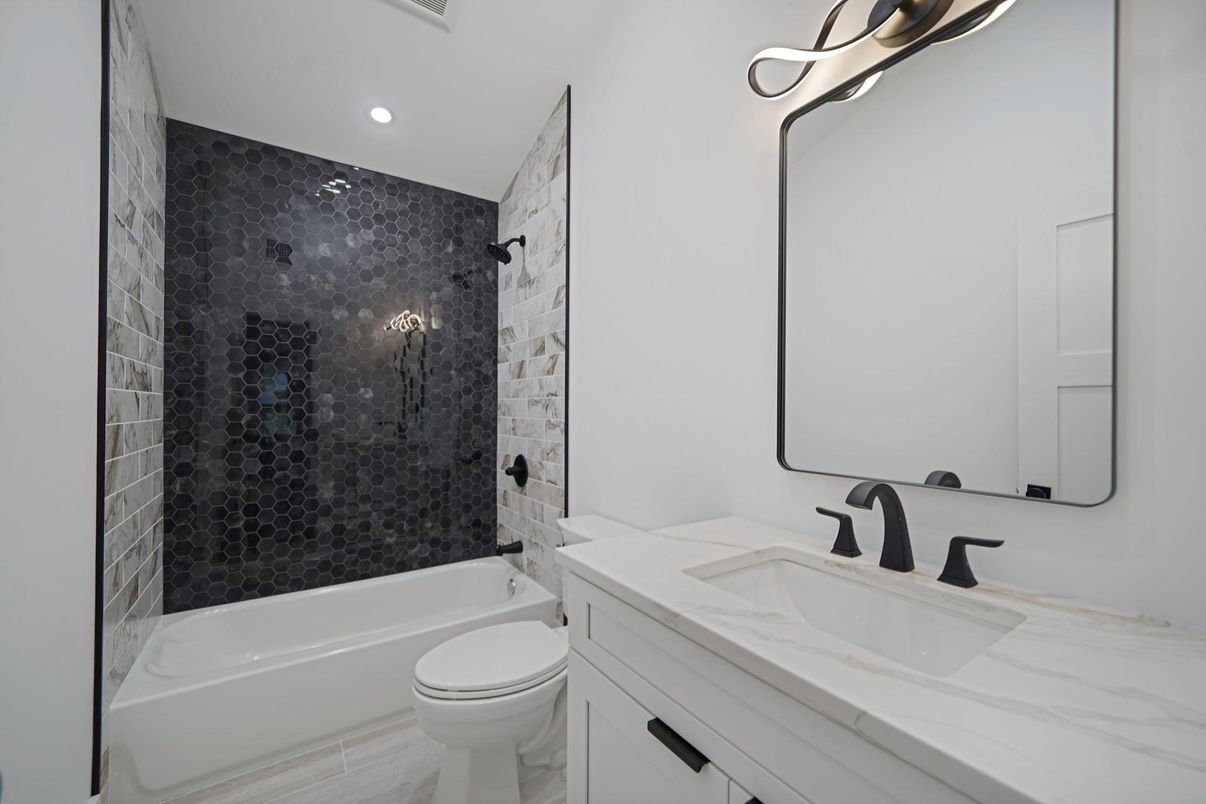 Bathroom, Interior, Recessed Lighting