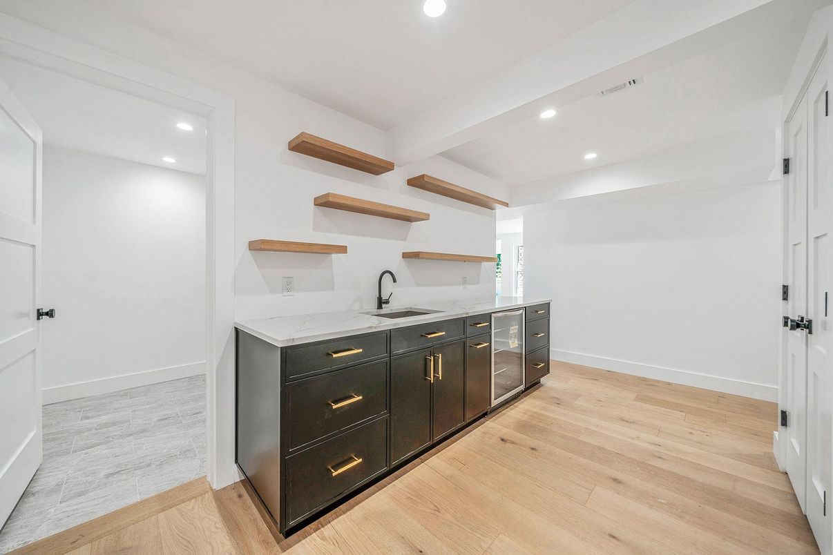 Interior, Recessed Lighting, Wood Texture Flooring