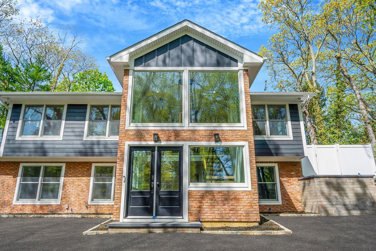 Exterior, Facade, Brick Facade, Split Level