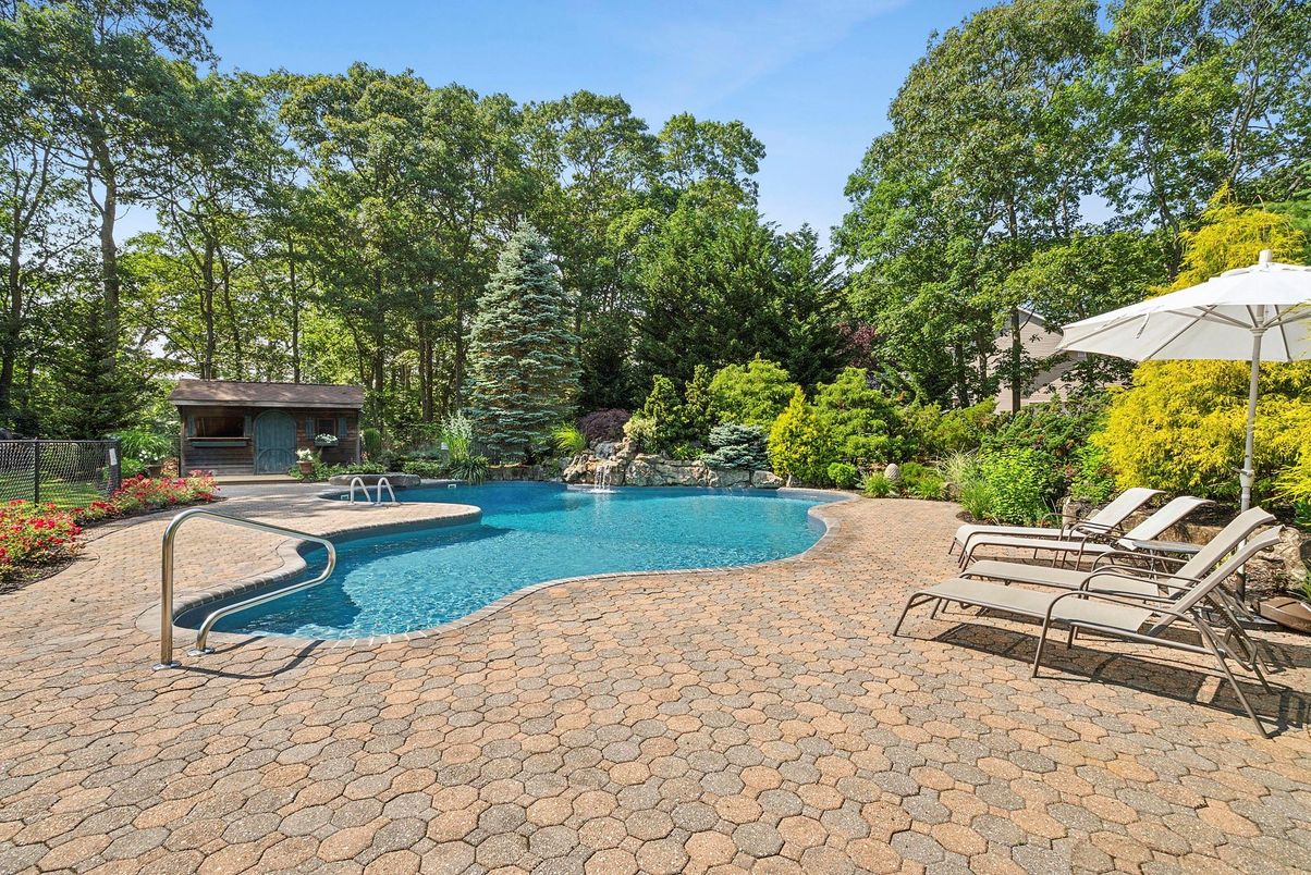 Exterior, Pool