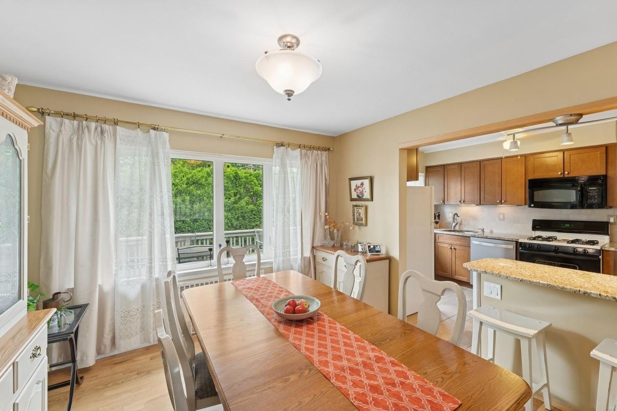 Dining room, Interior, Kitchen, Stainless Steel Appliances, Wood Texture Flooring