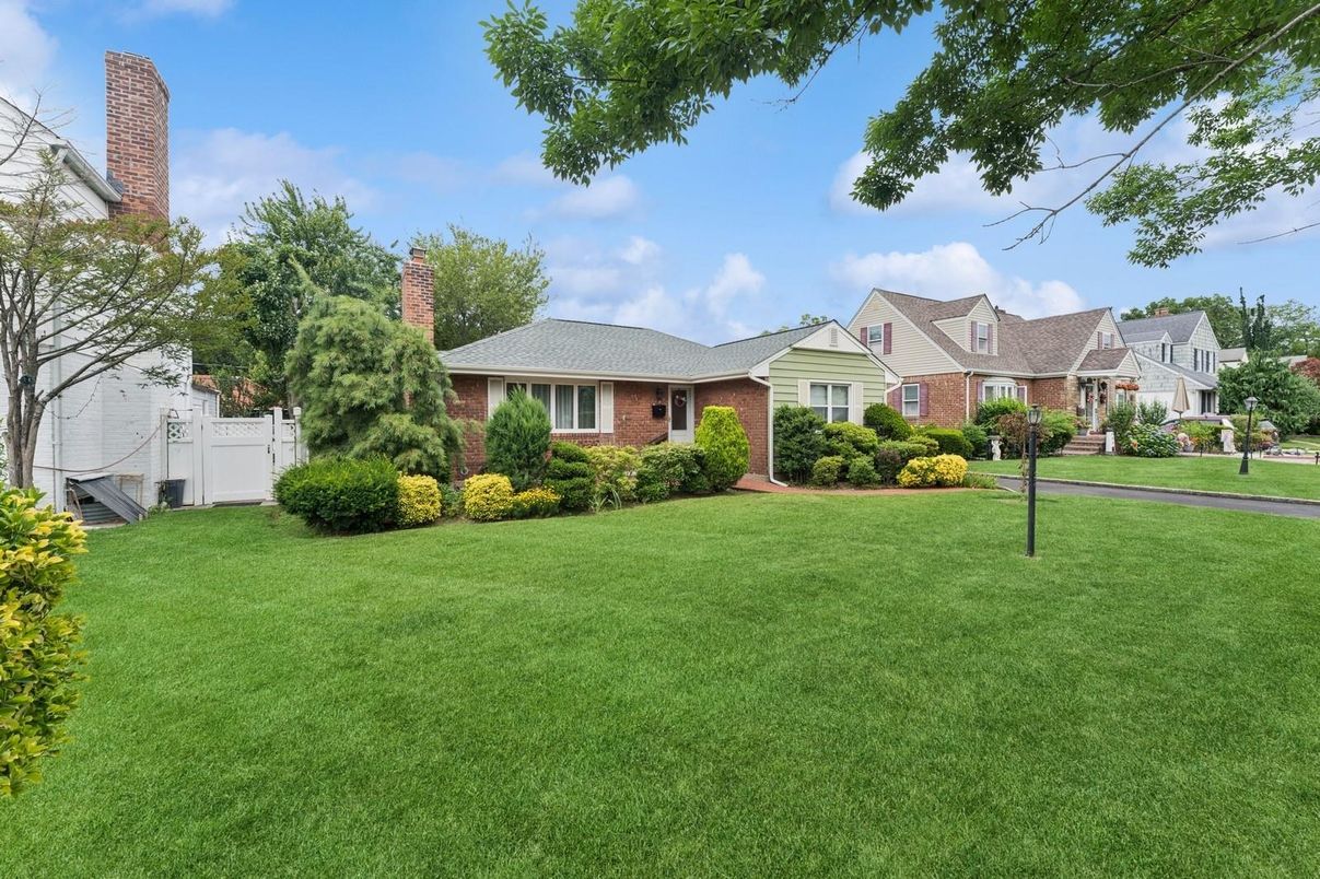 Backyard, Exterior, Facade, Brick Facade, Cape Cod
