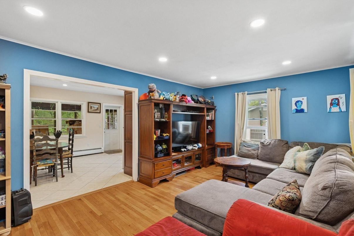 Dining room, Interior, Living room, Recessed Lighting, Wood Texture Flooring