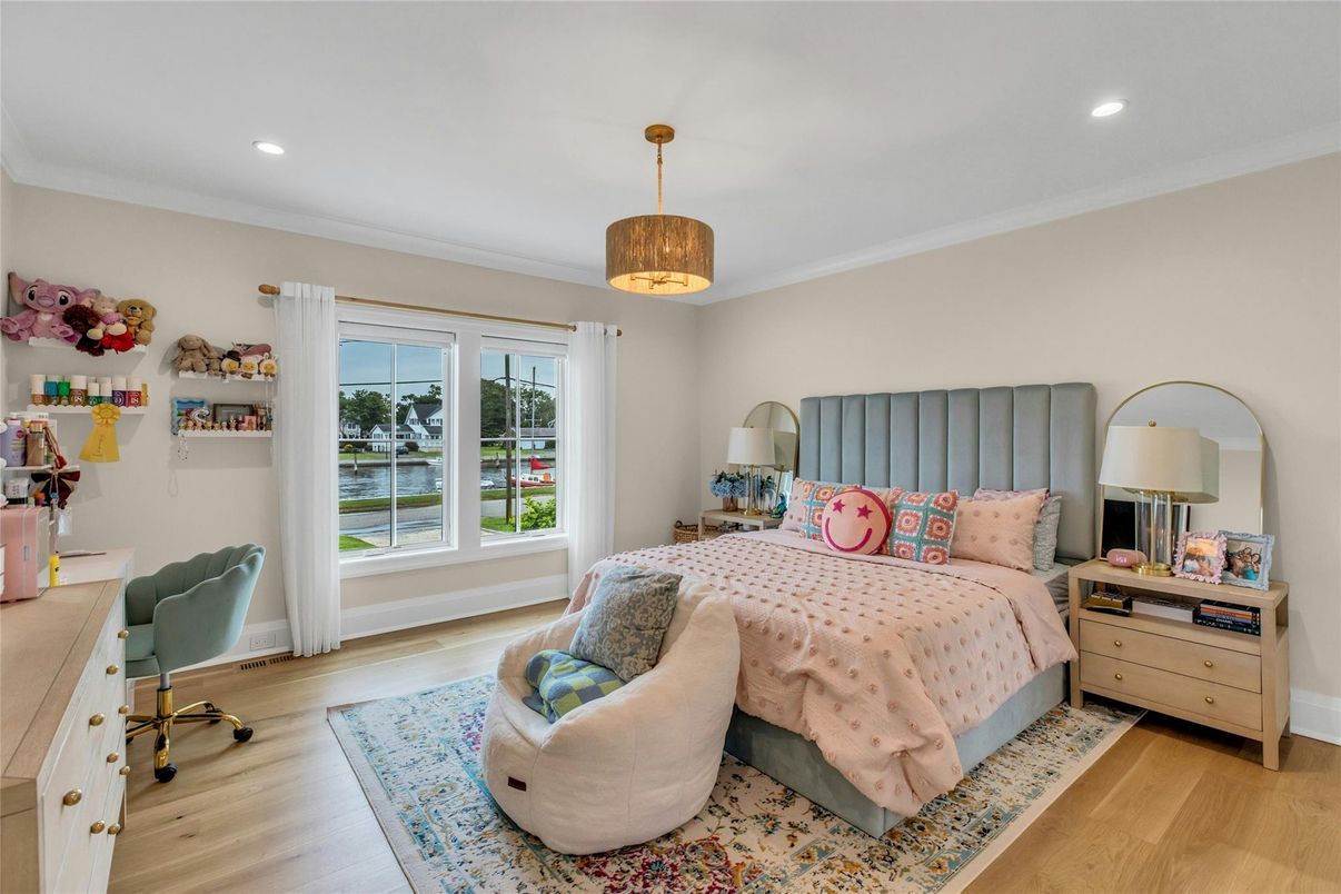 Bedroom, Home Office, Interior, Pendant Lights, Recessed Lighting, Wood Texture Flooring