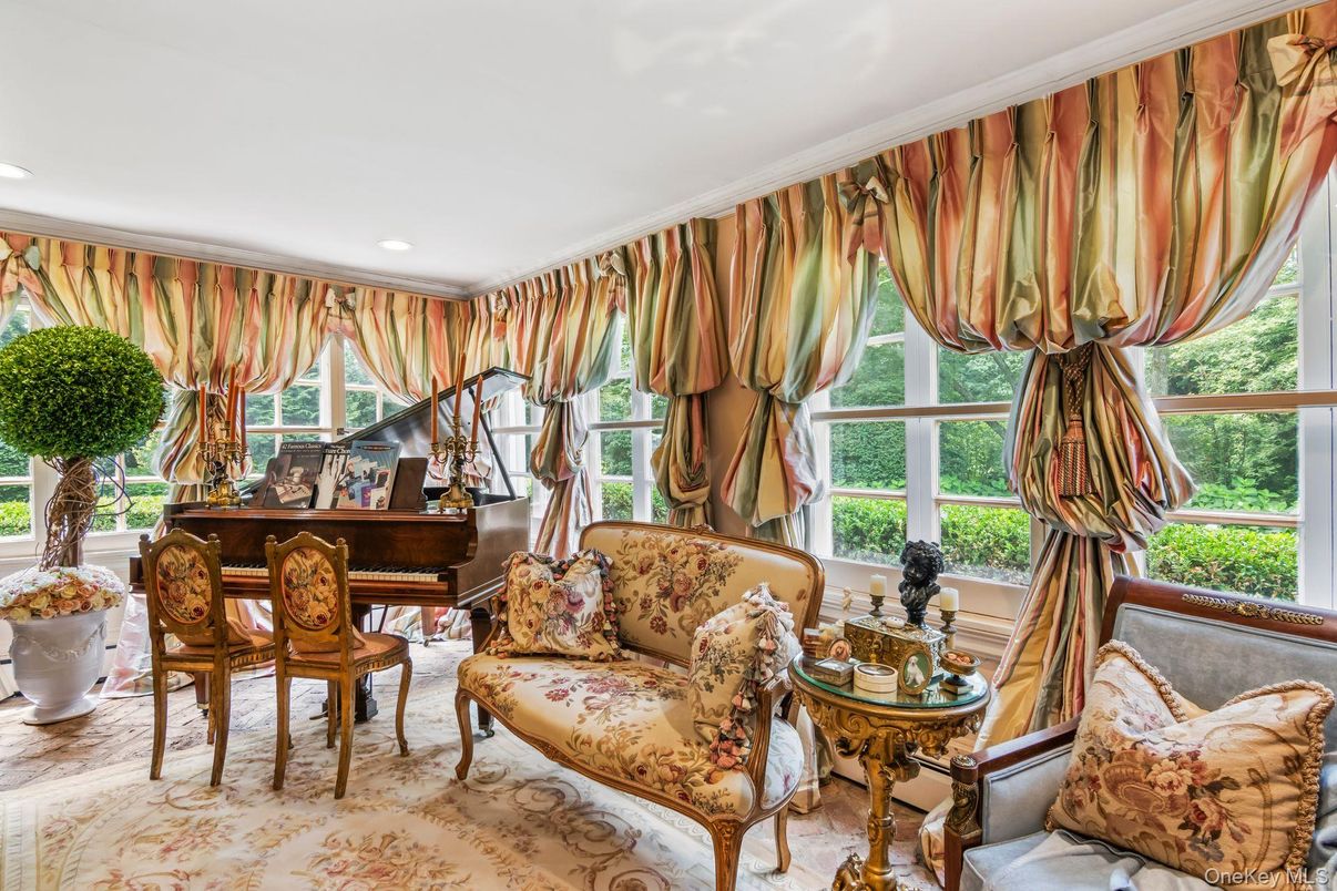 Interior, Living room, Piano, Recessed Lighting