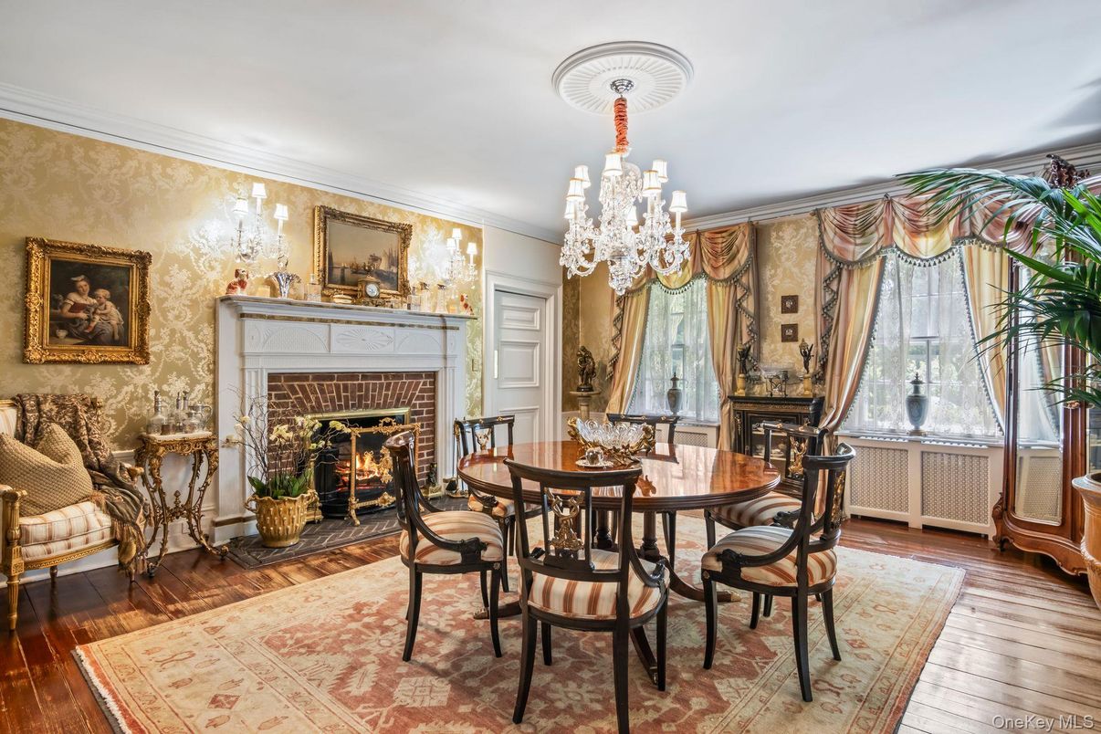 Chandelier, Dining room, Fireplace, Interior, Wood Texture Flooring