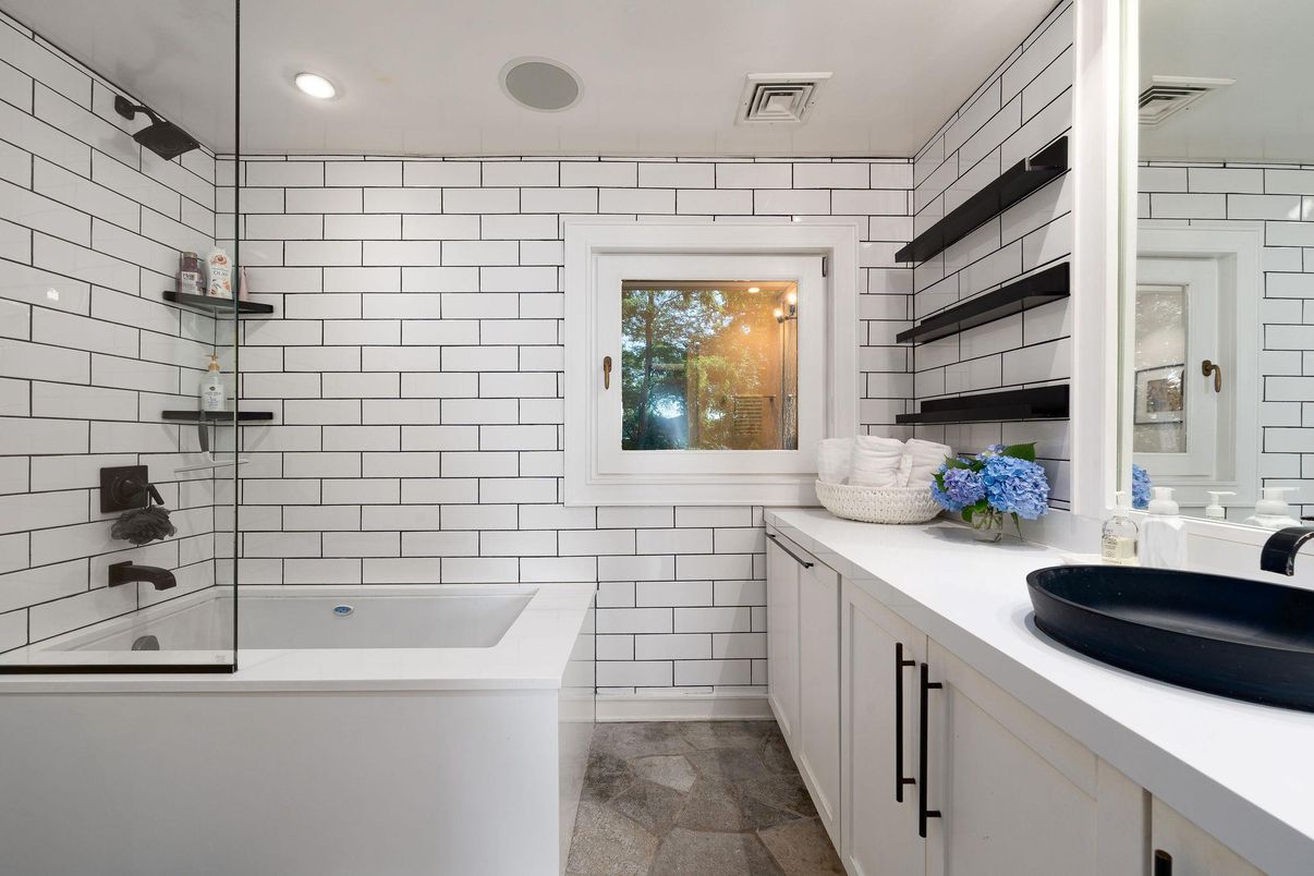 Bathroom, Interior, Recessed Lighting